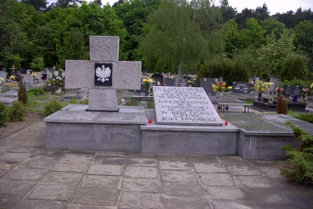 Pomnik Powstańców Śląskich na cmentarzu komunalnym