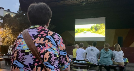 Familijne kino pod chmurką