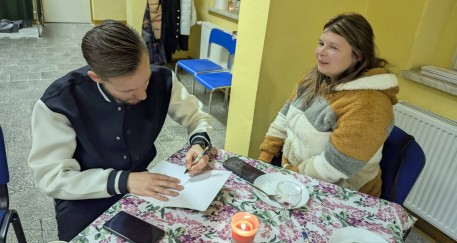 Zamiast mandatów wypisywał autografy