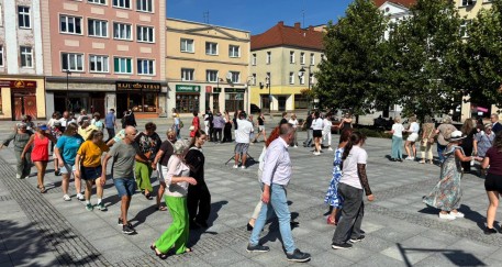 Tanecznym krokiem rozpoczęli Dni Seniora