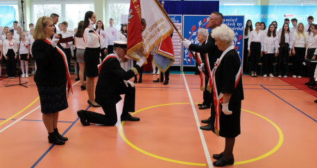 Młodzież nowym opiekunem sztandaru