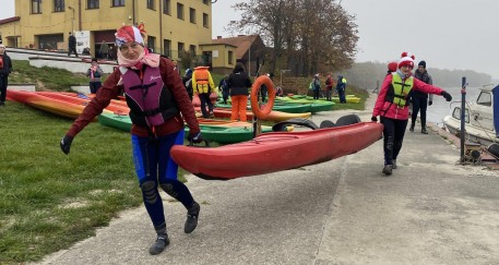 Pomalowali Odrę na biało-czerwono