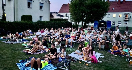 Filmowy wieczór pod gołym niebem