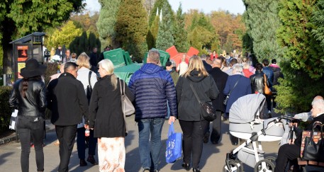 Porządkując groby, pomyśl też o tym, co zostawisz po sobie