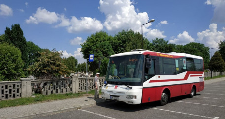 Autobusem na kozielski cmentarz