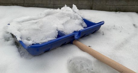 Biało przed domem? Pamiętaj o odśnieżaniu