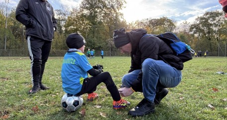 Młodzi piłkarze w akcji! Turniej „Bawi Nas Piłka” w Sławięcicach