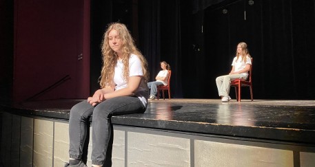Kurtyna w górę! Debiut teatralny naszej młodzieży