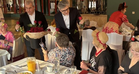 Trzej "Tenorzy" z magistratu zaśpiewali dla Pań