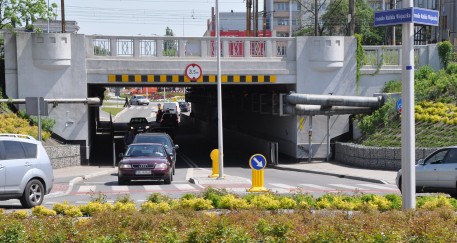Nocny i ekspresowy remont pod wiaduktem