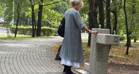 Czysta woda na wyciągnięcie ręki i łapy