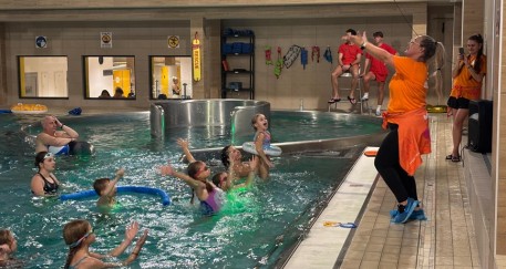 Szóste urodziny na fali