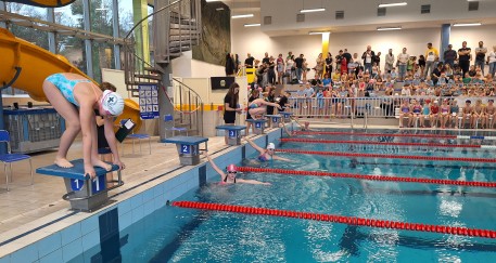 Sportowe święto na krytej pływalni